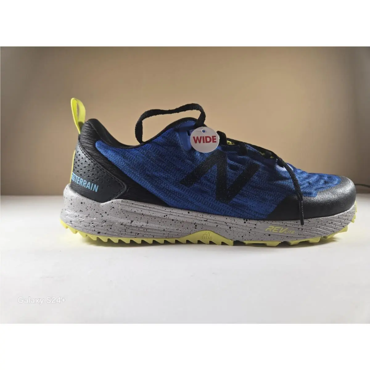 New Balance Mens Size 9.5 2e Wide Trail Running Style Mtntrlc3 Color Blue Black