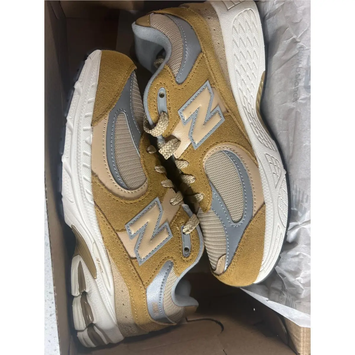 New Balance 2002 Beige Beige GC2002CESize US Kids 5