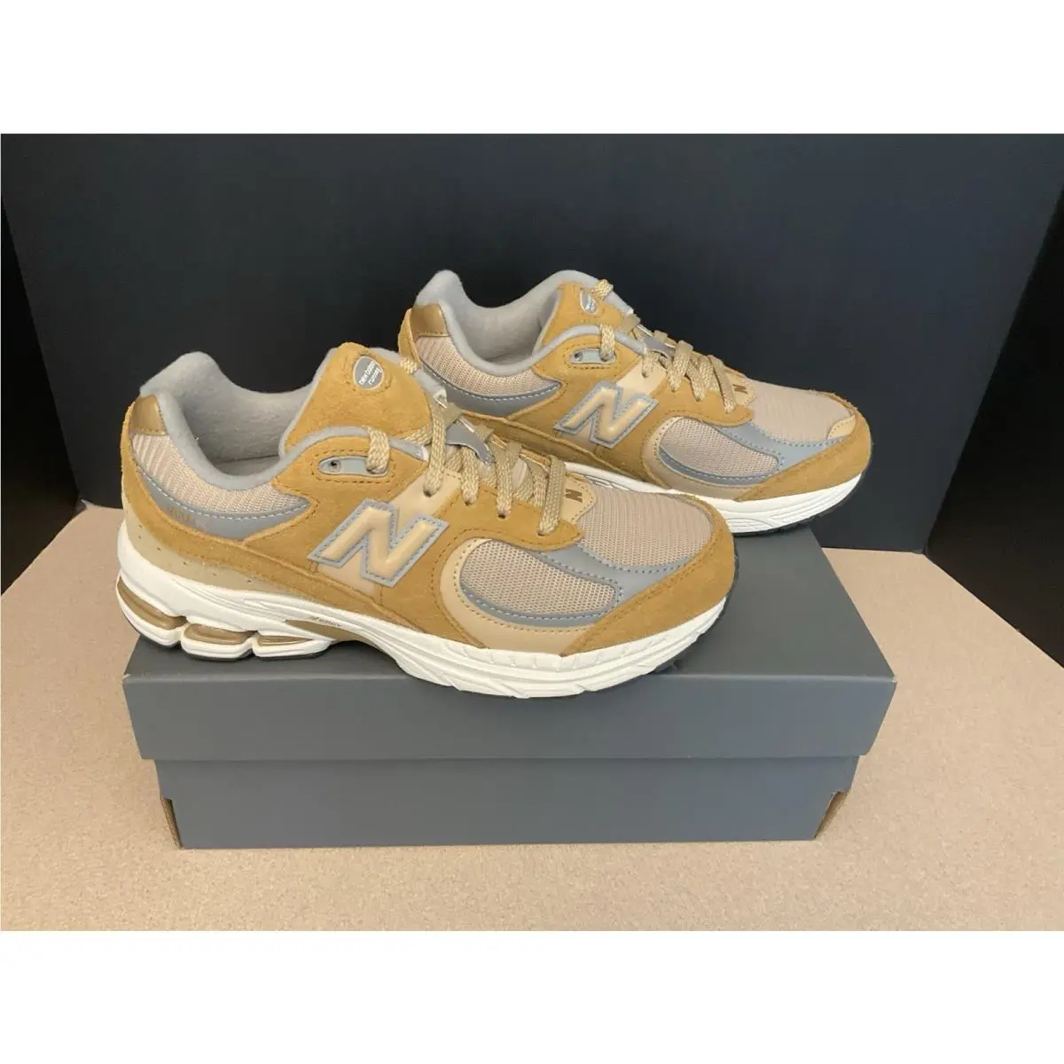 Balance 2002R Beige/beige Athletic Shoes. Youth’s 5Y. Women’s 6.5. Nice