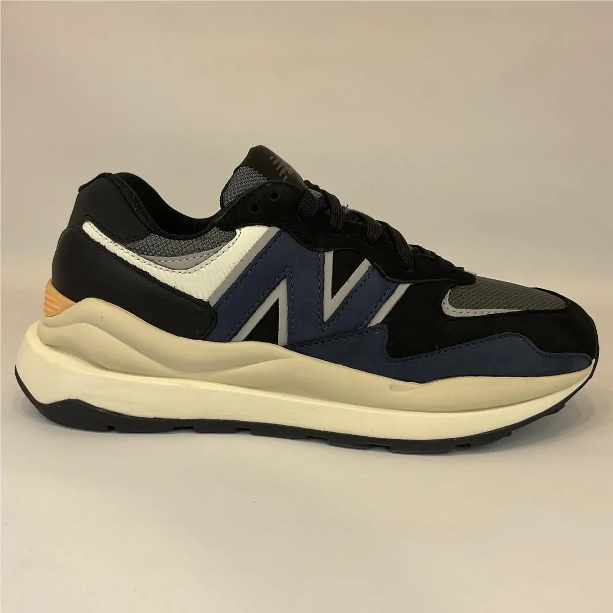 New Balance 57/40 Navy Black W5740LB Women’s Size 7.5