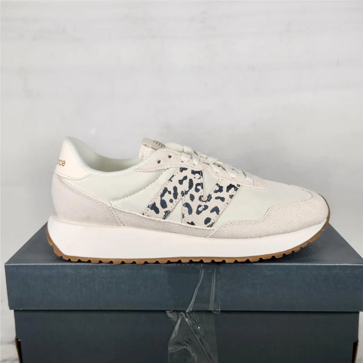 8.5 Wom - New Balance 237 Retro - Sea Salt / Gold / Leopard Print - WS237PJ