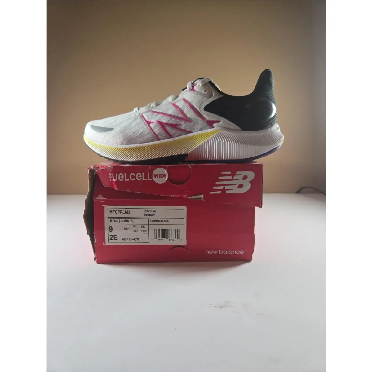 New Balance Mens Size 9 2e Wide Fuelcell Running Course Coler White Black Pink