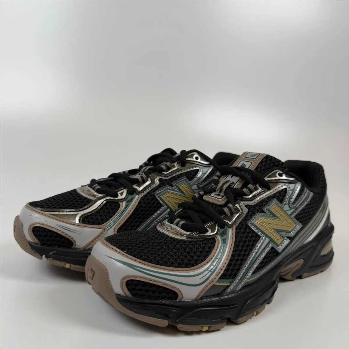 New Balance 740 Black Beige Boys Sneakers GR740GO Size 5.5 Kids Shoes
