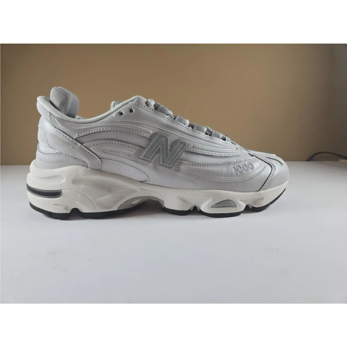 New Balance Mens Size 10.5 Classic Traditional Color White Grey Style M1000jb