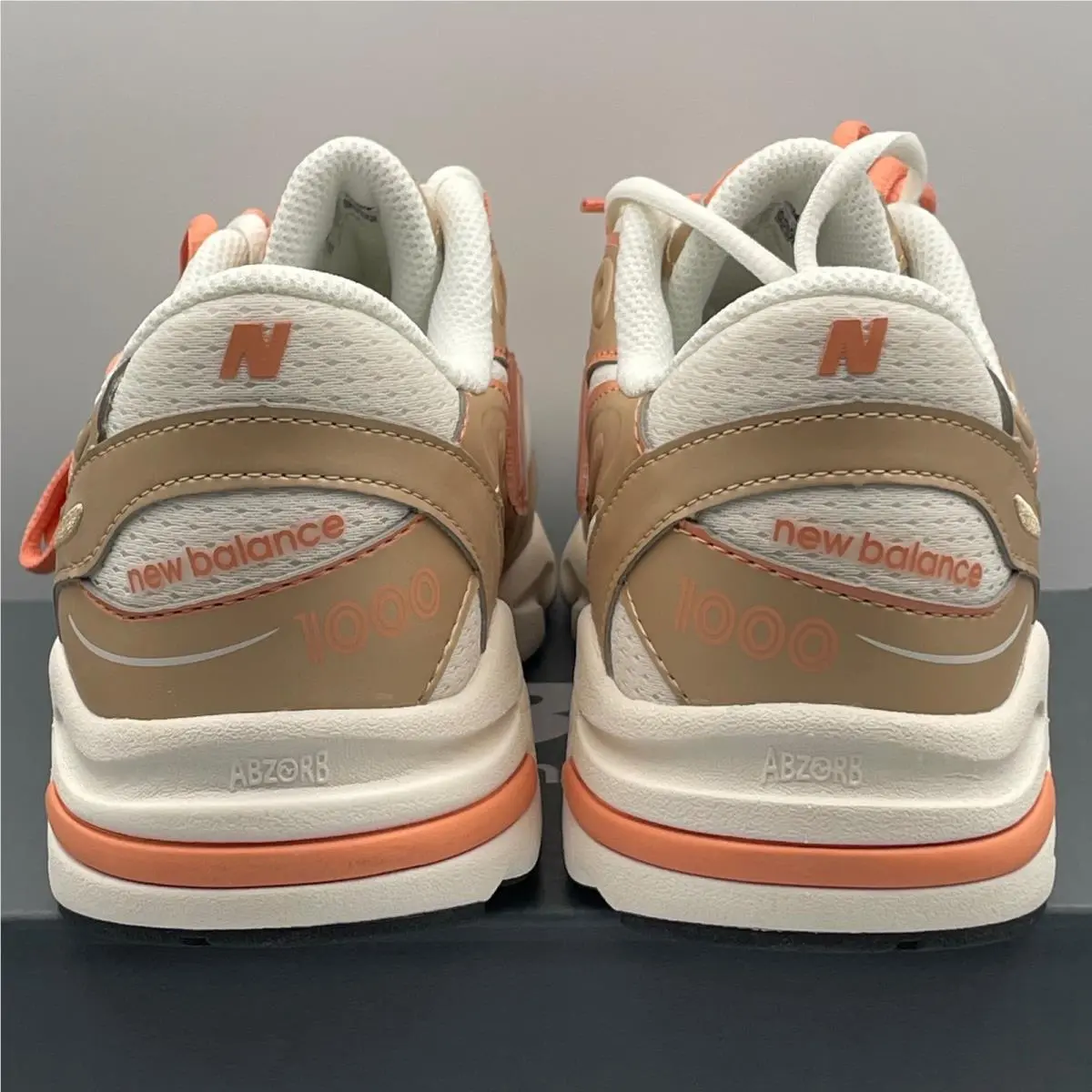 New Balance shoes - New Balance 1000 - Beige 0