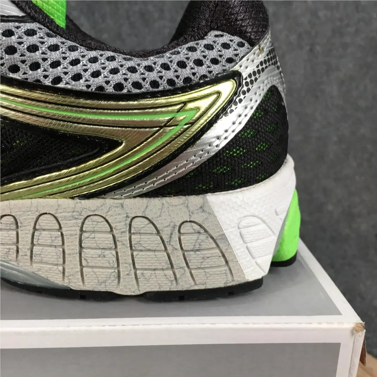 New Balance shoes - New Balance 860v3 - Multicolor 1