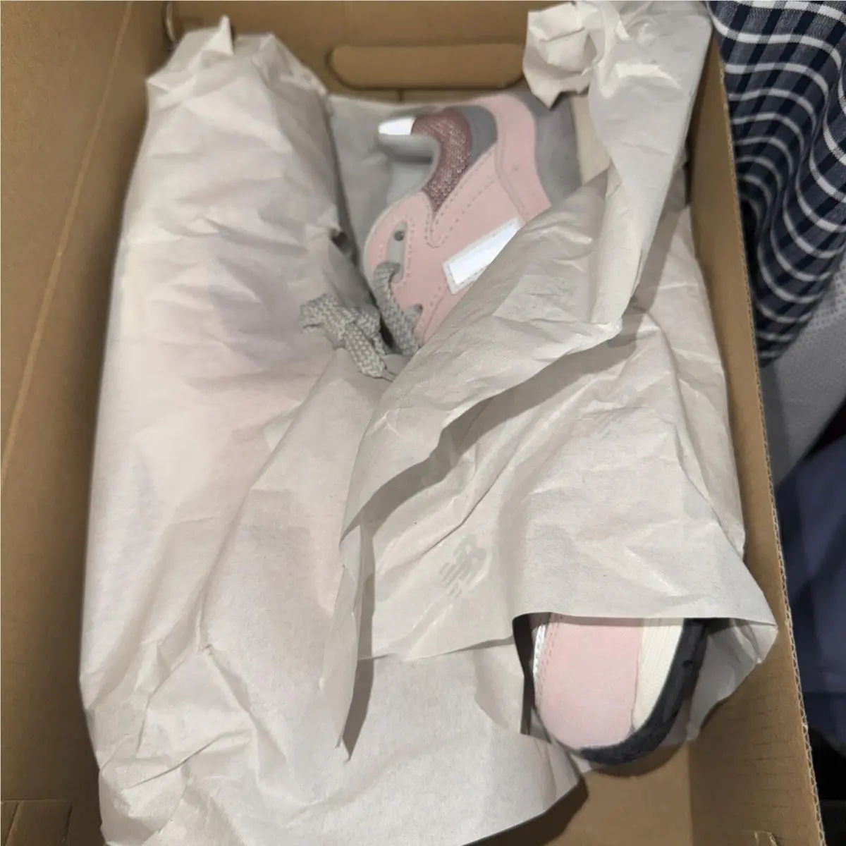 New Balance shoes - New Balance sports shoes M2002 - Gray, Spot: multicolour 1