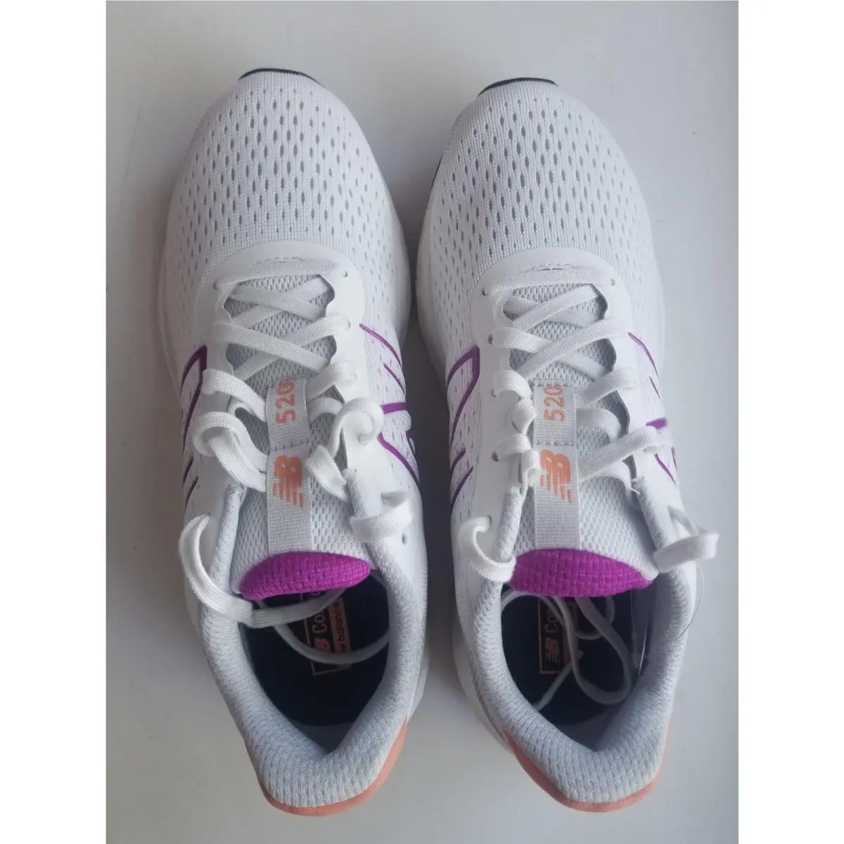 Women`s New Balance 520V8 Running Shoes. White Fuchsia Size 8.5 D