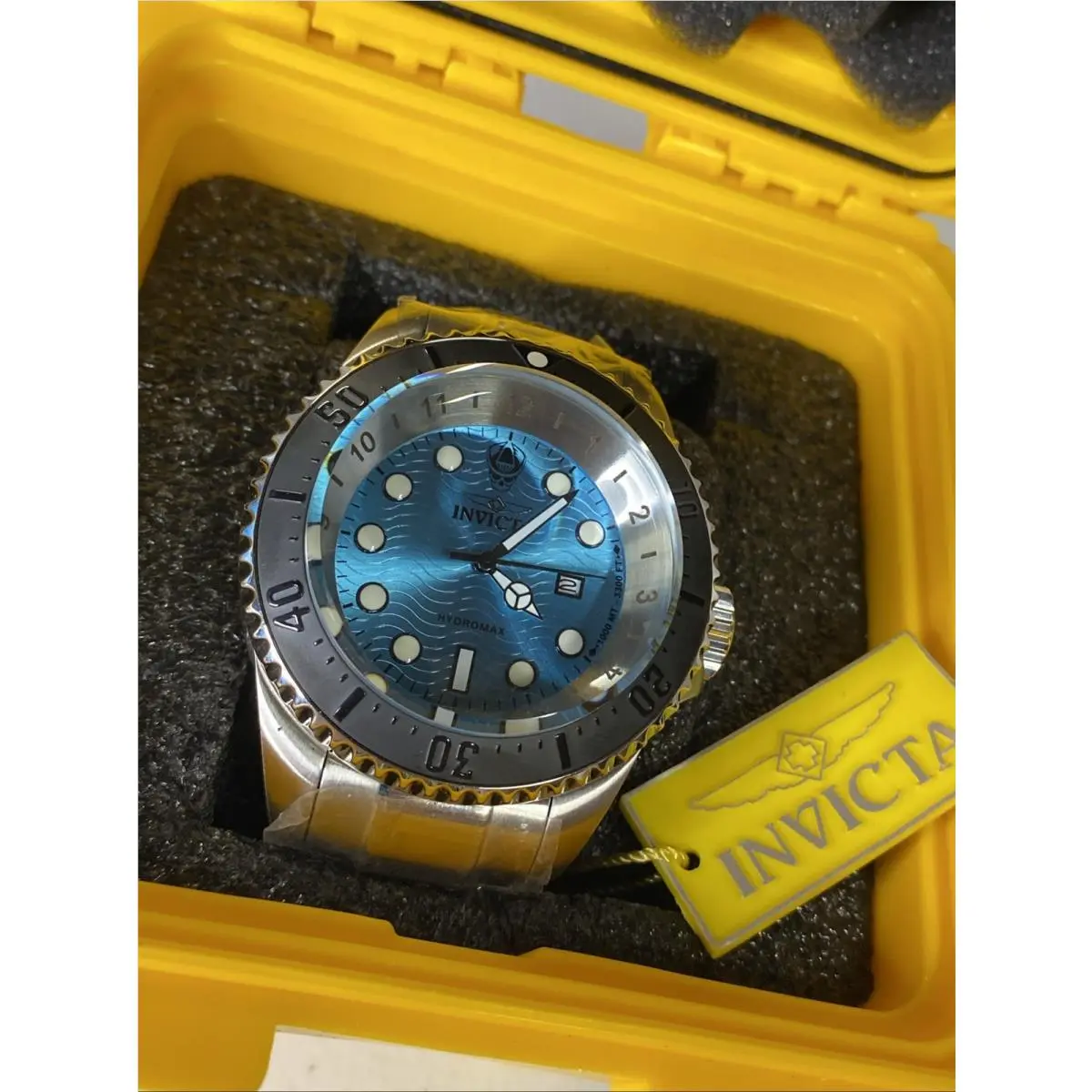 Invicta Pro Diver Hydromax Aqua Blue in Scuba Case 1000M Water Resistance