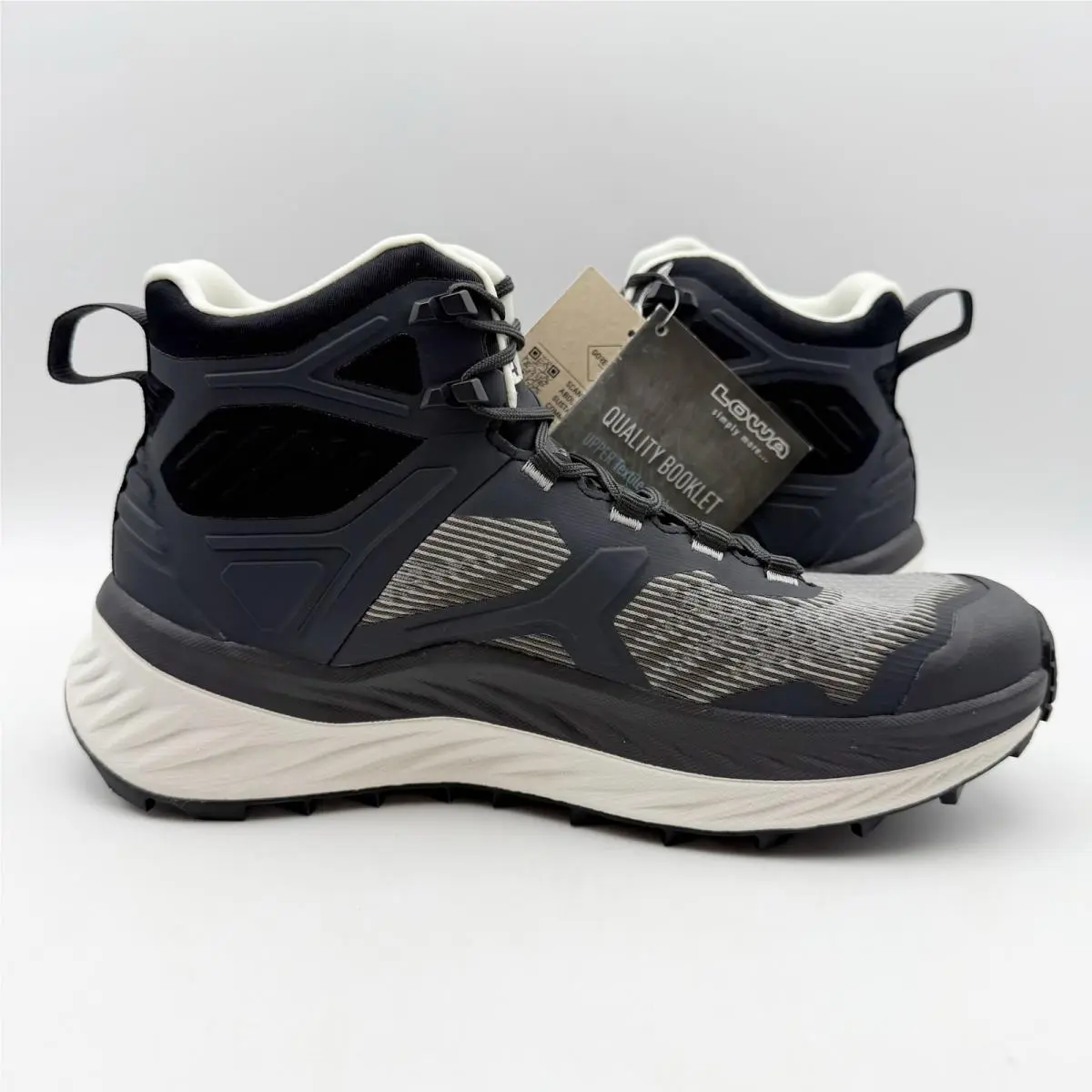 Lowa shoes - Black (UPC: 197827023906) 0