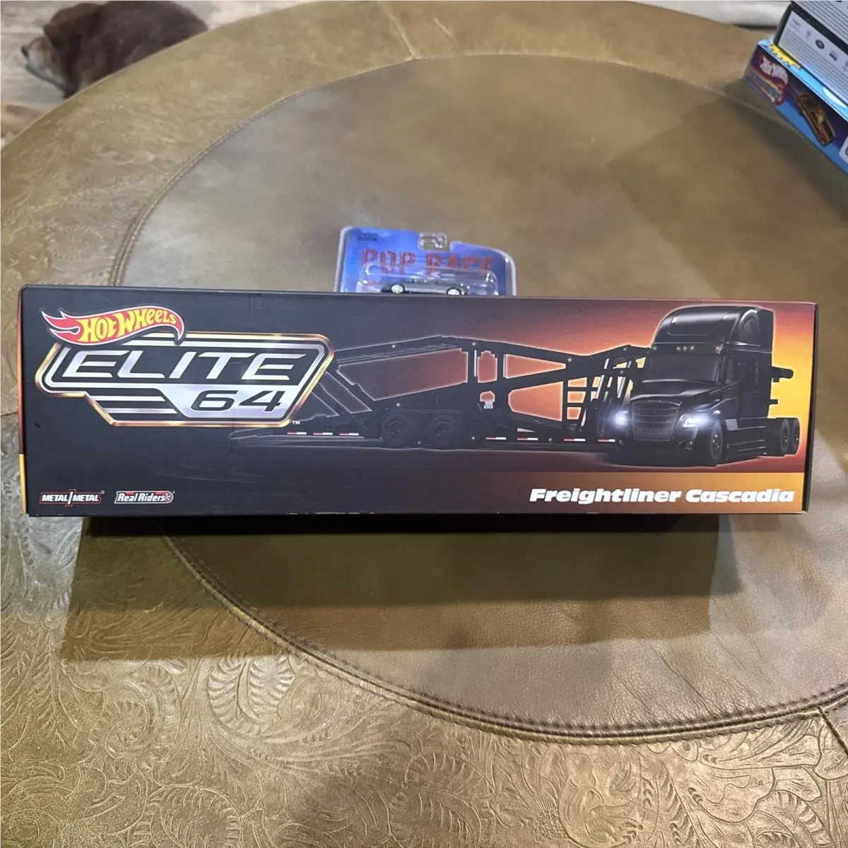 Hot Wheels Freightliner Cascadia Elite 64 1:64 Black Collectors Transporter Seal