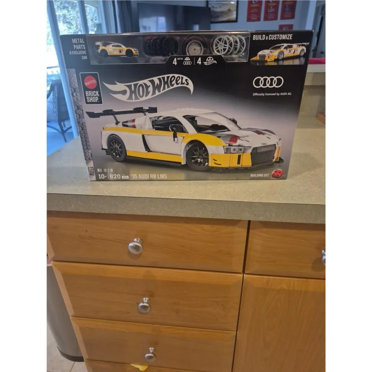 Mattel Brick Shop Hot Wheels ‘15 Audi R8 Lms Building Toy Kit 820pc