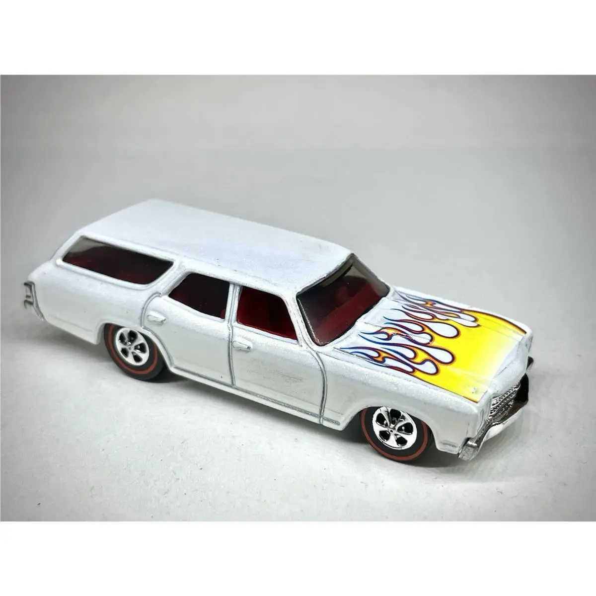 Hot Wheels Custom Made Redline ‘70 Chevelle Wagon Diecast 1:64