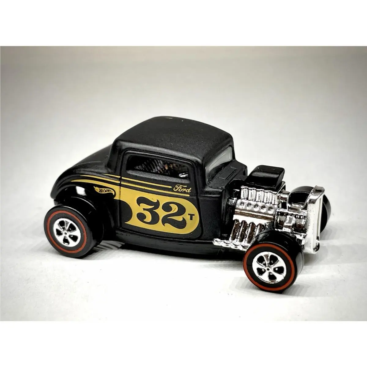 Hot Wheels Custom Made Redline `32 Ford Satin Black Diecast 1:64