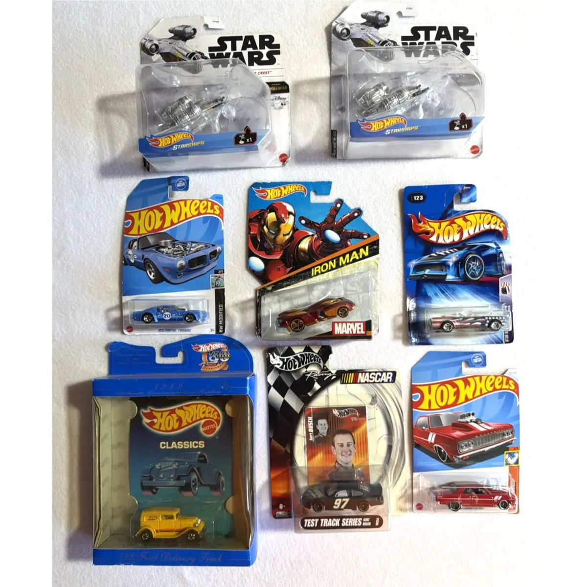 8 Hot Wheels 1/64 Scale Diecast Vehicles-carded Various Models/series