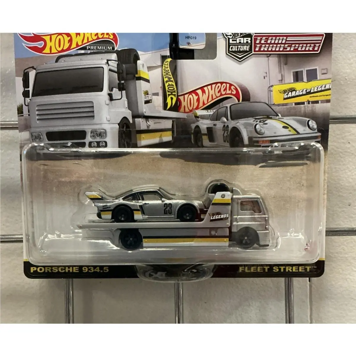 2021 Hot Wheels Team Transport Porsche 935 Fleet Street Silver/white