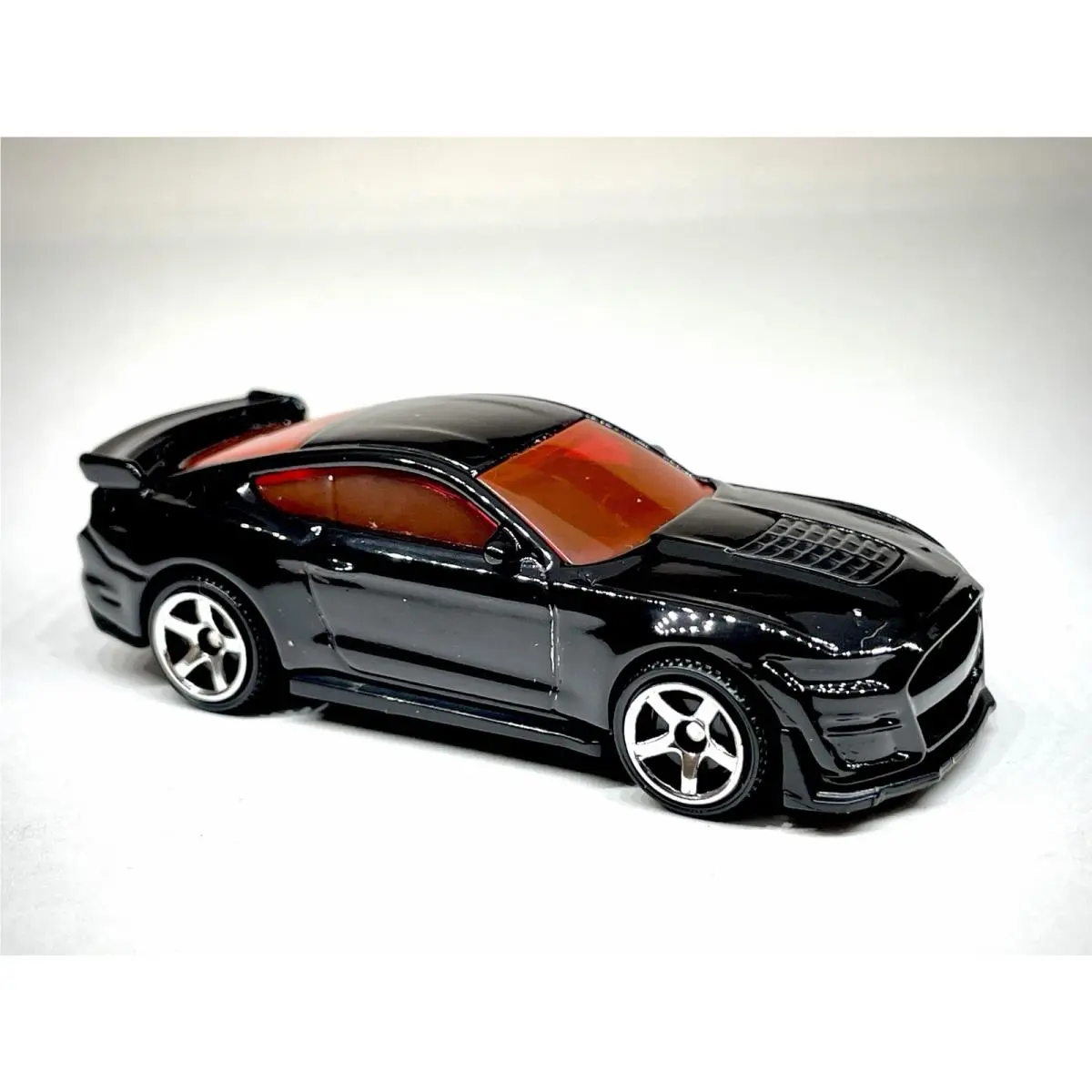 Hot Wheels Custom Made Ford Mustang `20 Shelby GT500