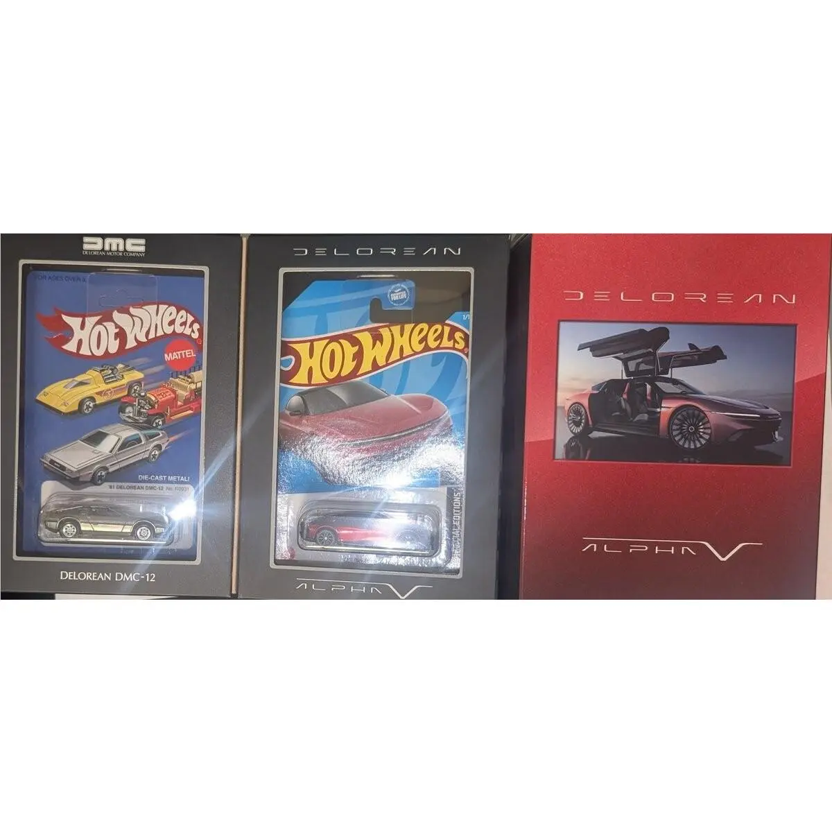 Hot Wheels HRG98-0911 1:64 Die Cast Delorean DMC-12 Delorean Alpha Dual Set