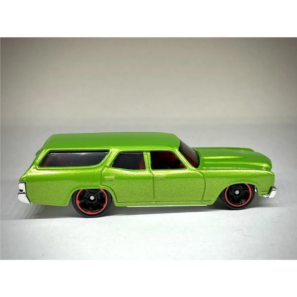 Hot Wheels Custom Made Candy Apple Green Redline `70 Chevelle SS Wagon