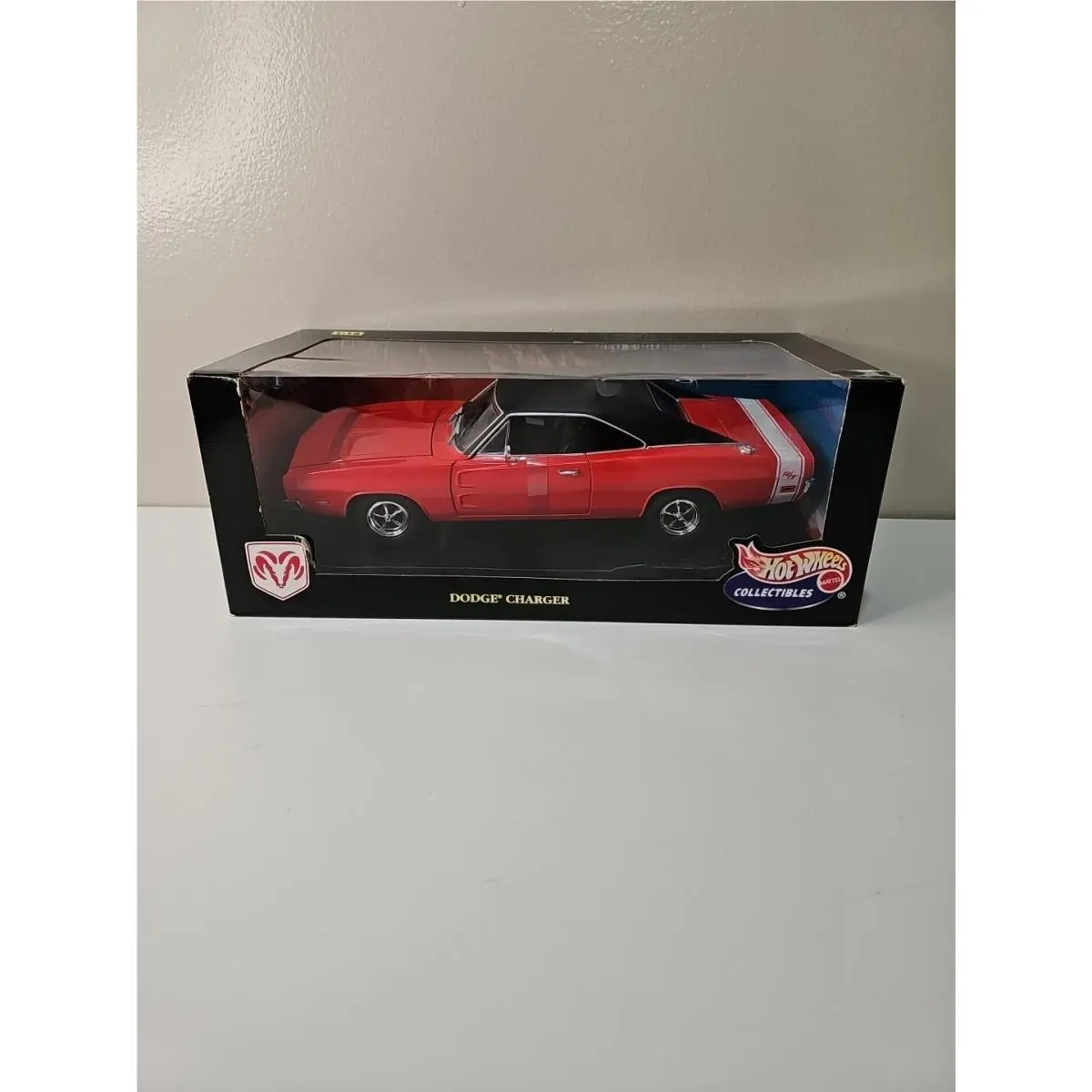 1/18 Scale Hot Wheels Mattel Collectibles Red 1969 Dodge Charger Hard Top Muscle