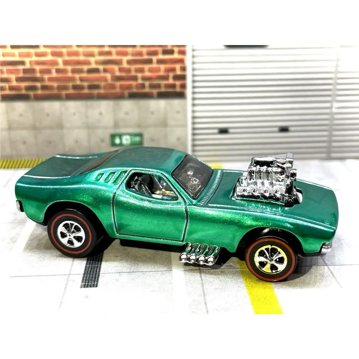 Hot Wheels Diecast Custom Made Rodger Dodger ‘70 Spectraflame Green Redline