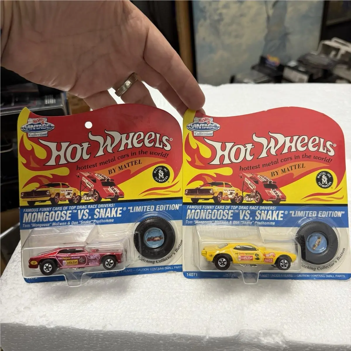 2 Red Yellow Hot Wheels Limited Edition Mongoose VS Snake Button 14071 14072