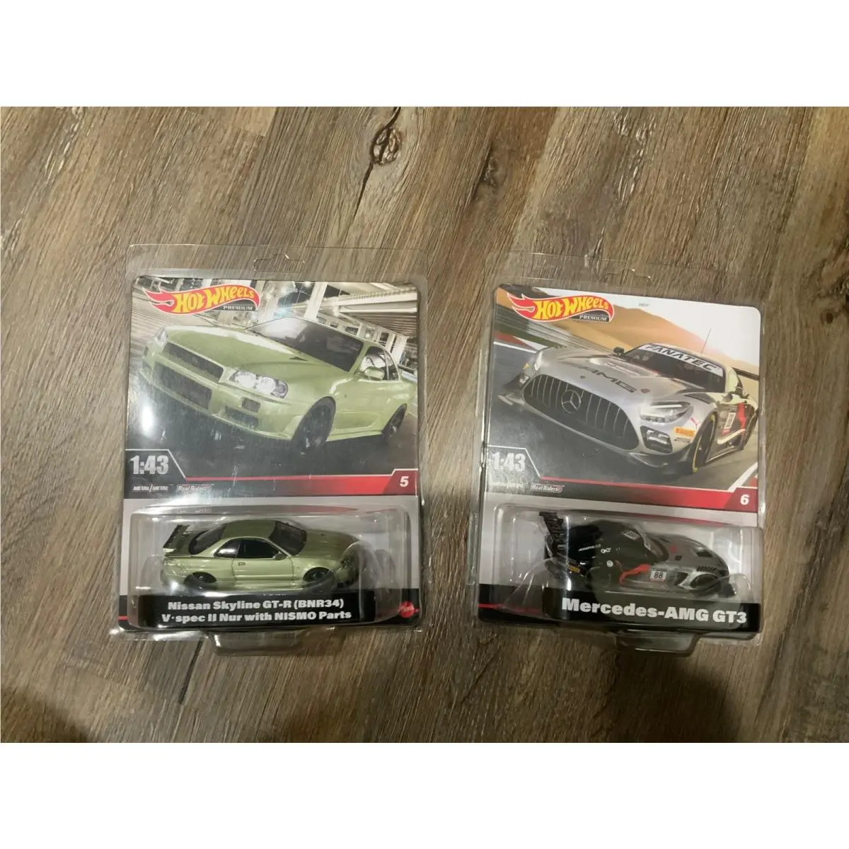 Hot Wheels Premium 1:43 Nissan Skyline Gt-r V Spec II Mercedes Amg GT3