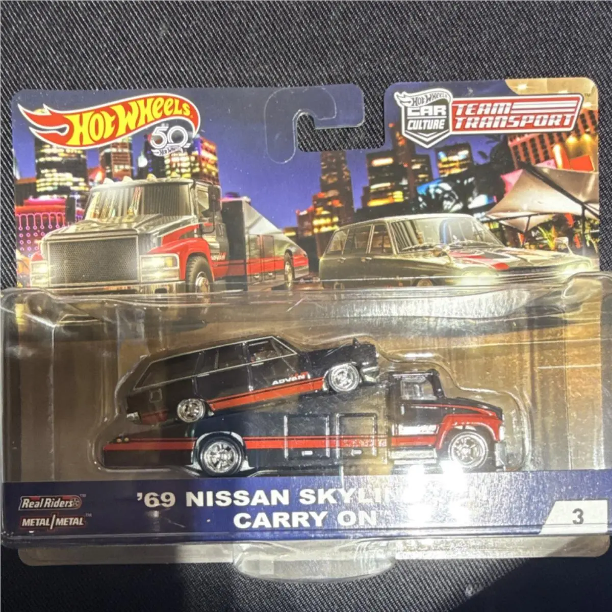 Hot Wheels Team Transport `69 Nissan Skyline Van Carry On