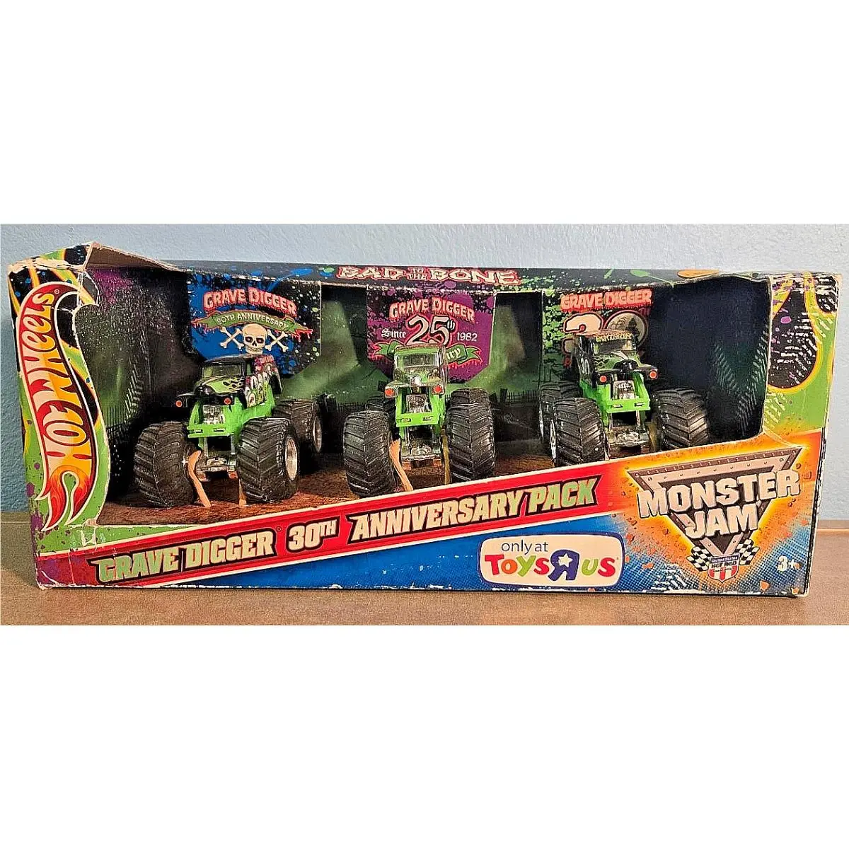 Grave Digger Hot Wheels Monster Jam 30th Anniversary 1:64 Toys R Us Exclusive