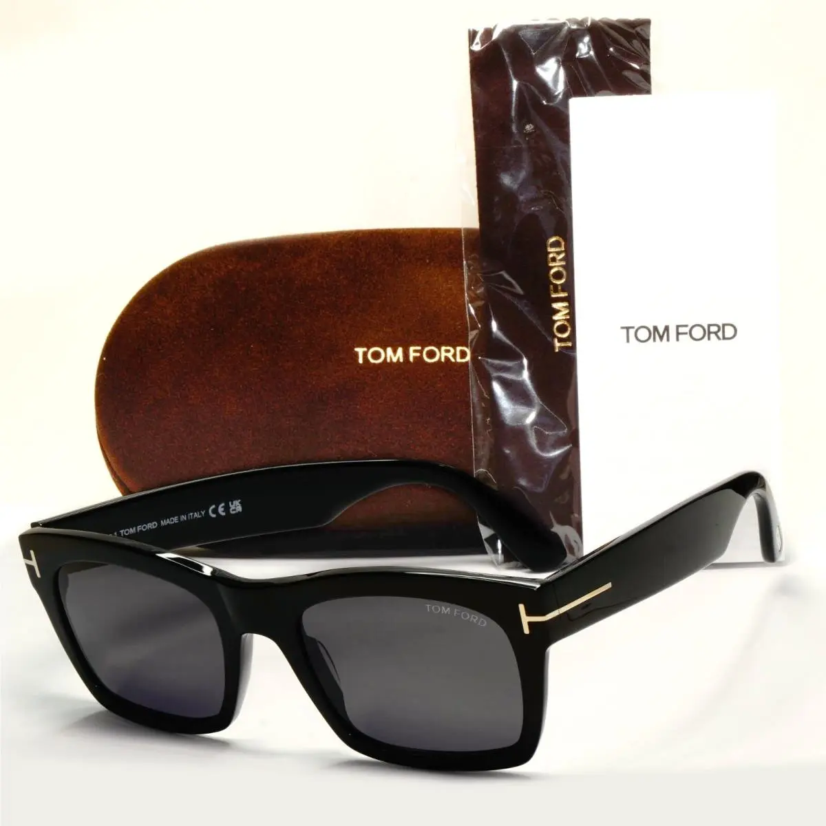 Tom Ford FT1062-5601A Sunglasses Boutique Display