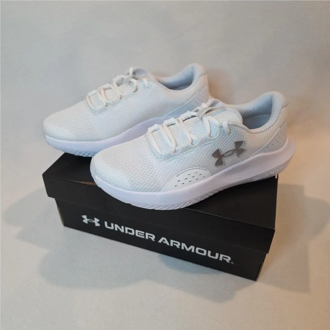 Under Armour Women`s Charged Surge 4 Sneaker Shoes White Gray Sz 10