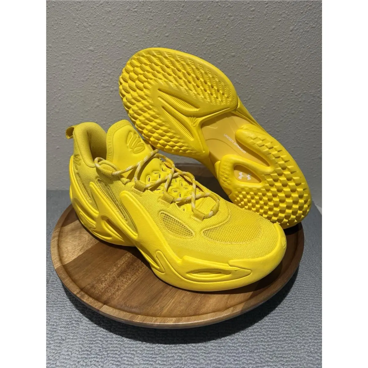 Mens Size 10.5 Under Armour Curry 13 Basketball Shoes Yellow