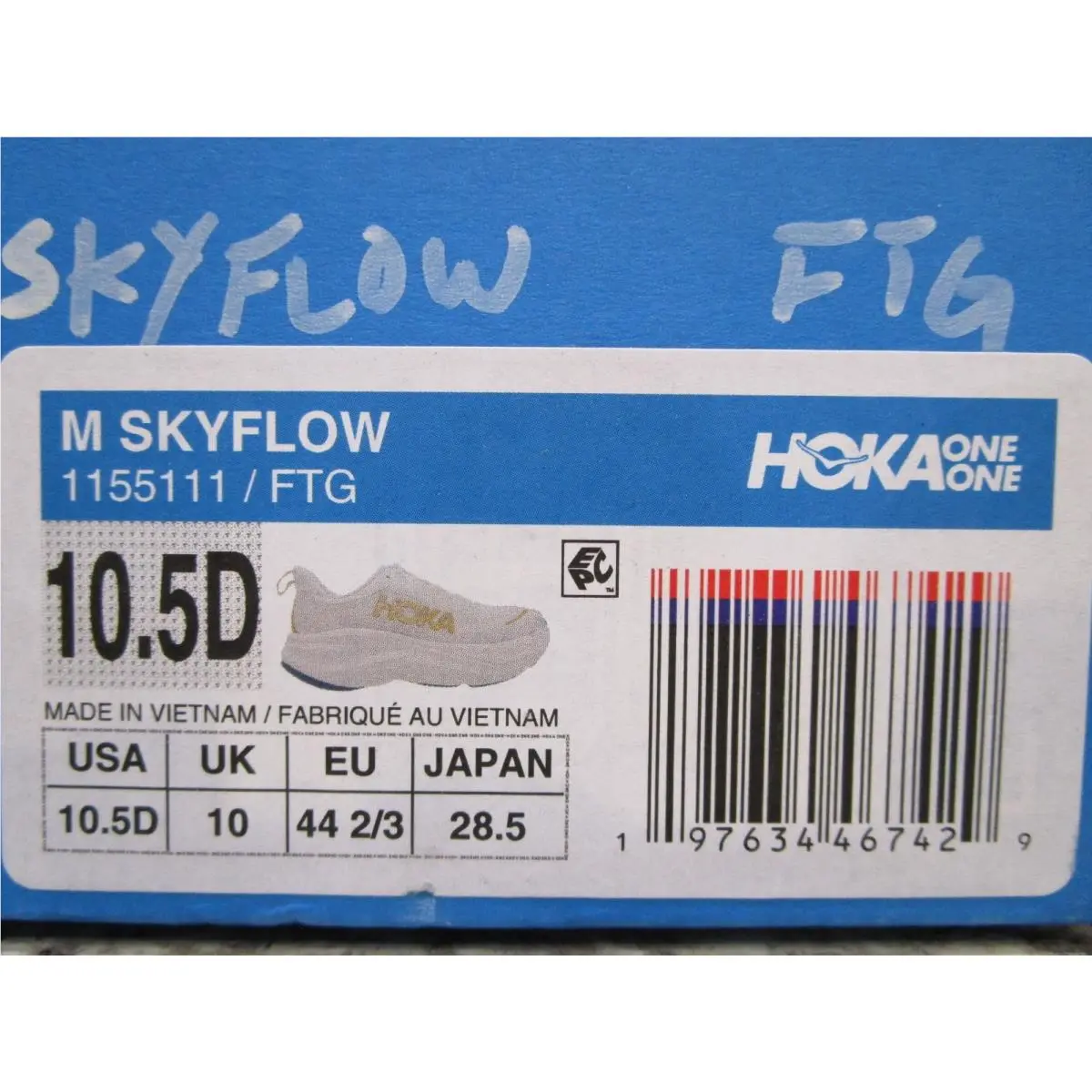 Hoka shoes - frost / gold 4
