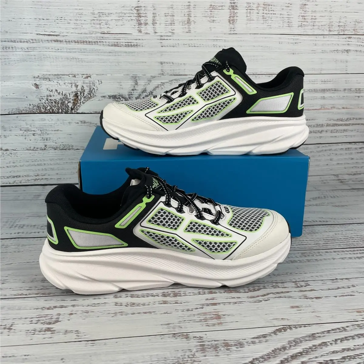 Hoka shoes - Hoka One One Clifton 9 - White 0