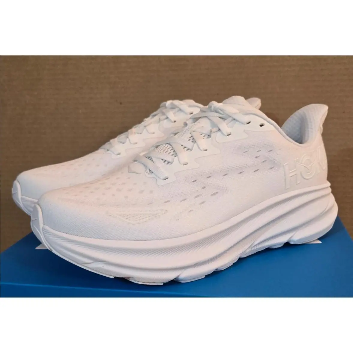 Hoka Women`s Clifton 9 Size 8.5 D-wide White/white 1132211-WWH