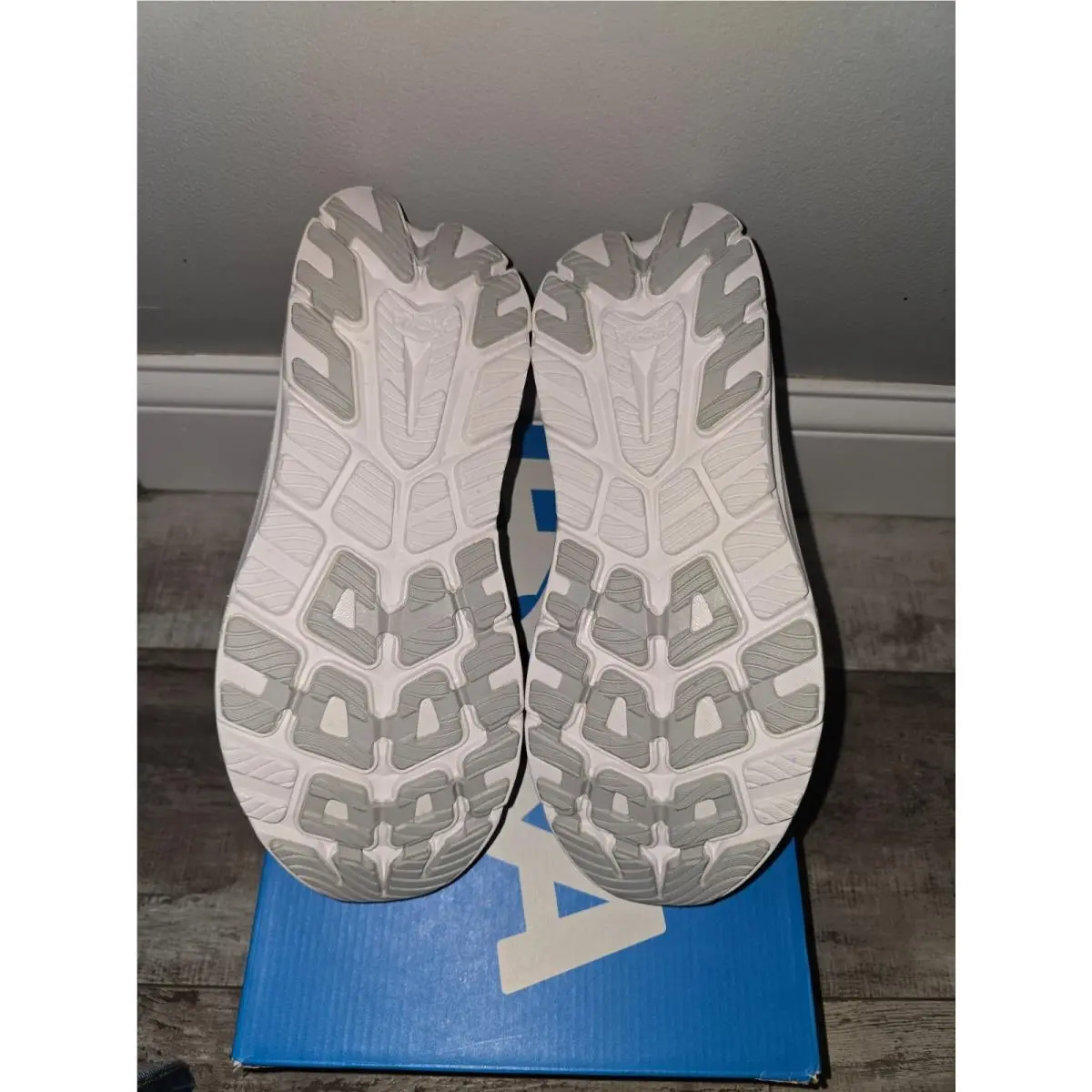 Hoka shoes - White 4