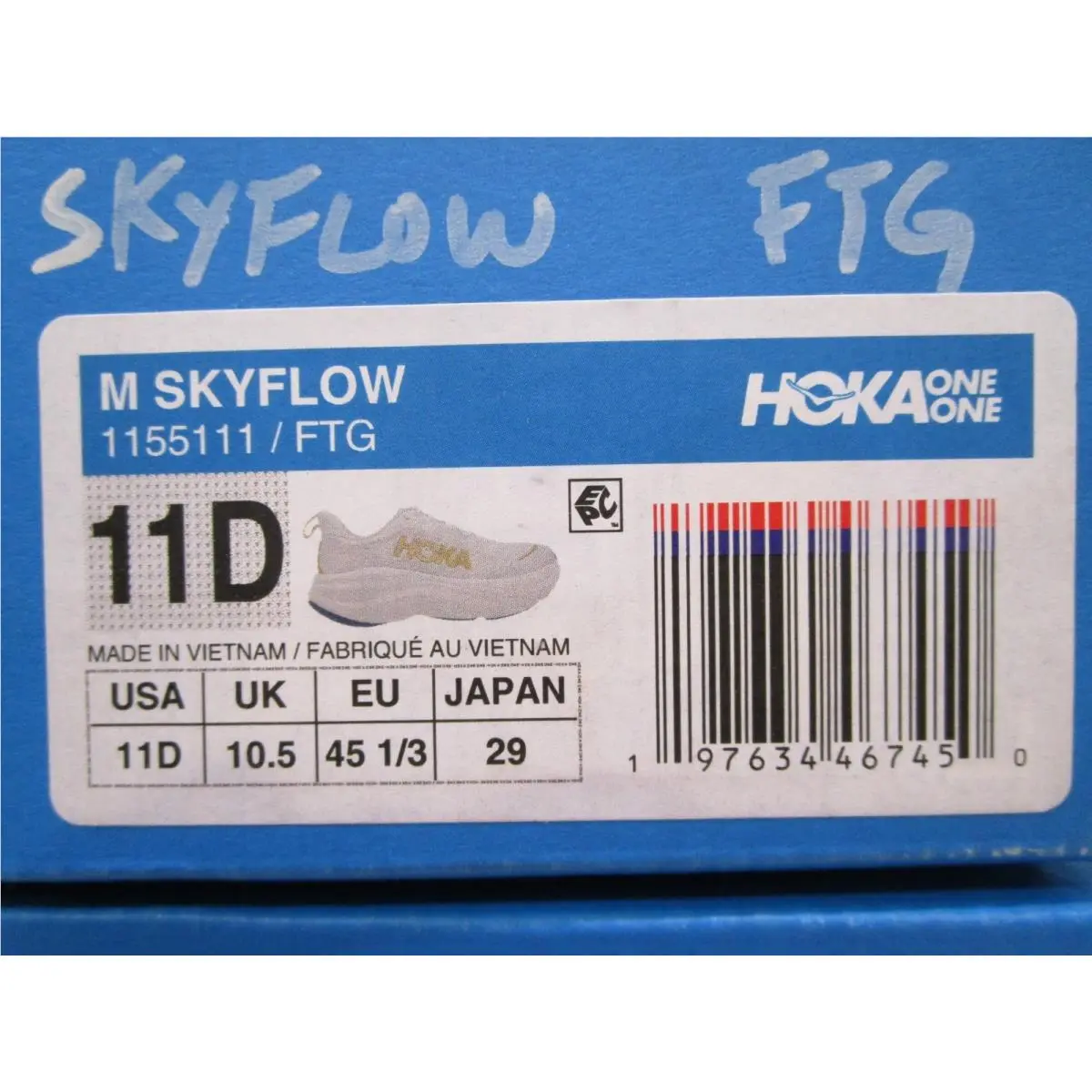 Hoka shoes - frost / gold 4