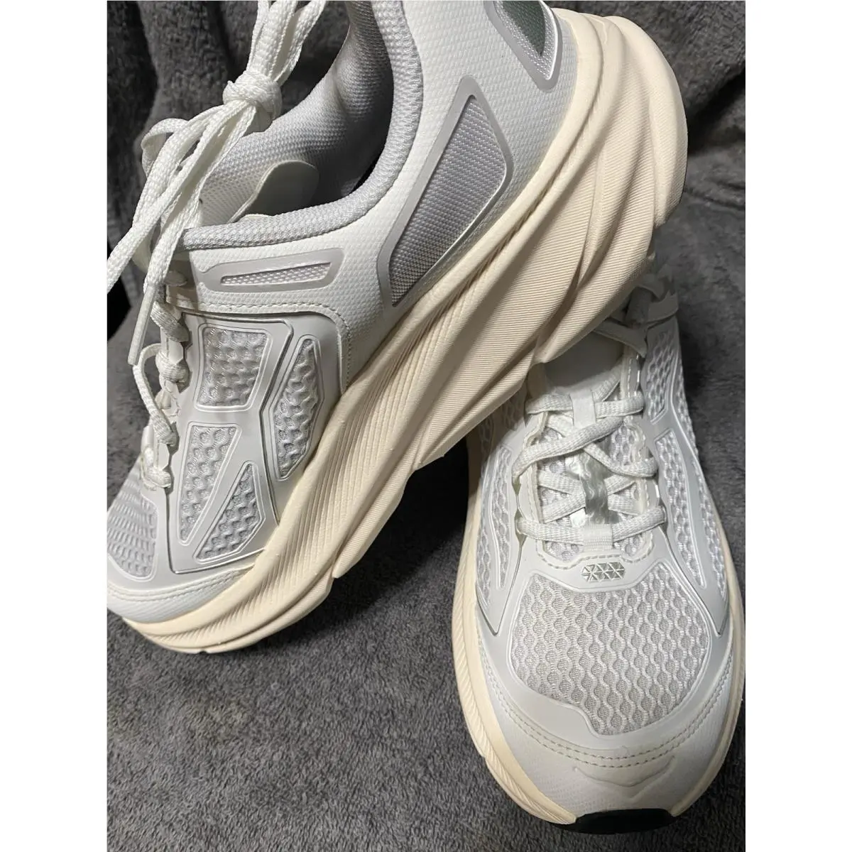 Size 8 Men’s 9 Womens Hoka Uclifton One 9