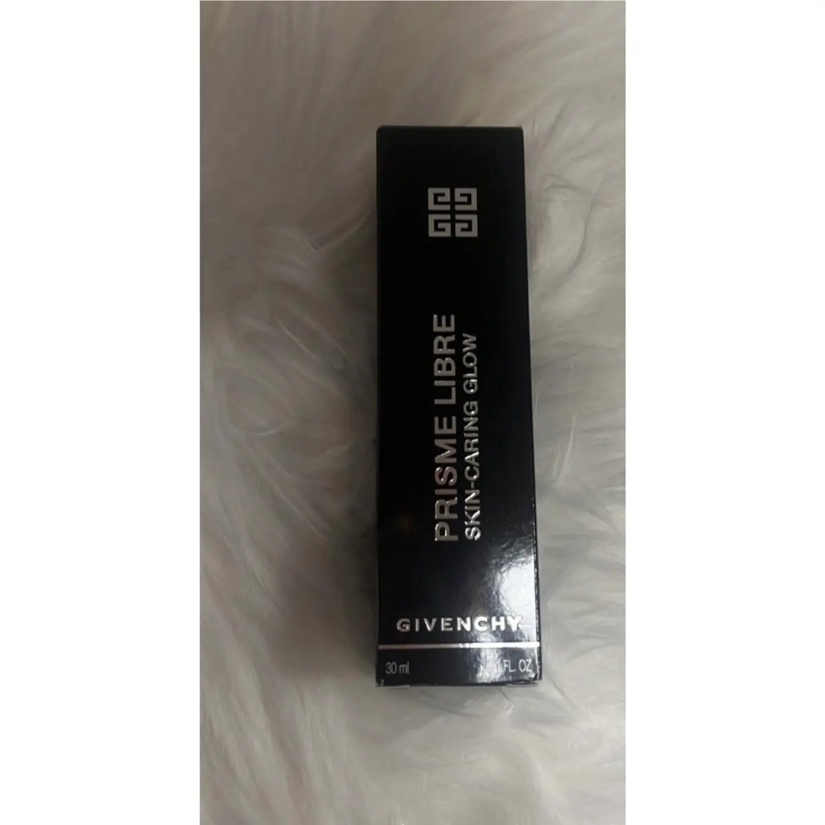 Givenchy Prisme Libre Skin-caring Glow Foundation -3- C275