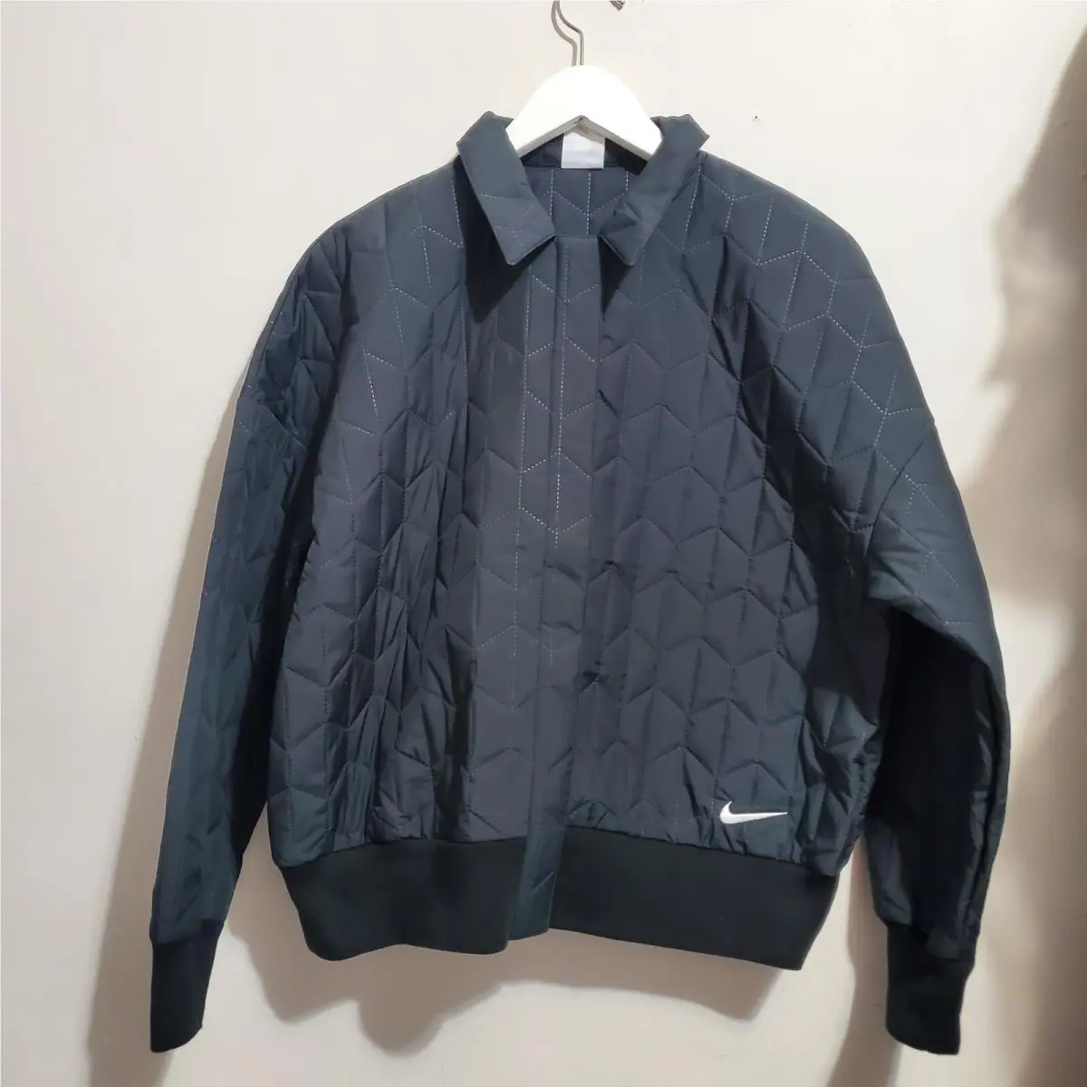 Nike Womens Sz Large Sportswear Quilted Woven Jacket DD5120-010 Black
