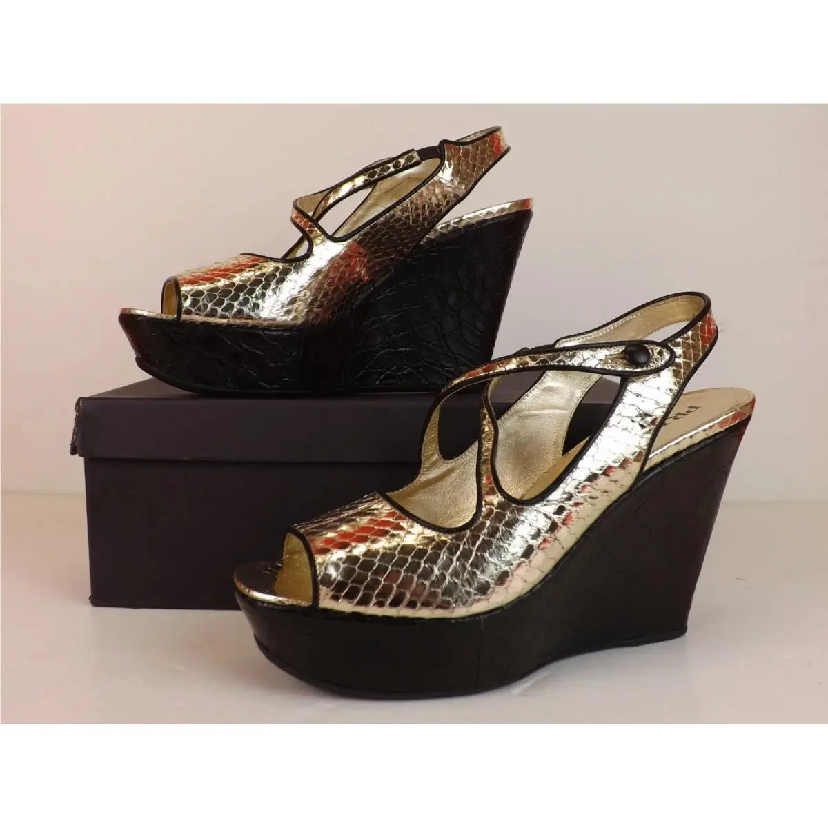 1K7394 Lite Gold Snake Print Leather Black Wedge Platform Sandals 40 by Prada