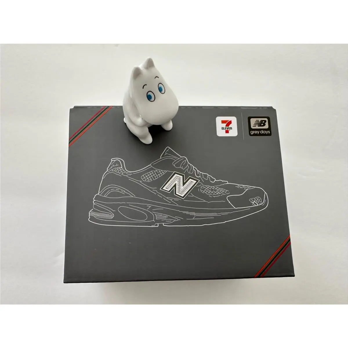 Classic New Balance 7-11 Mini Toy Shoe Magnet Hong Kong Blind Box 990 574