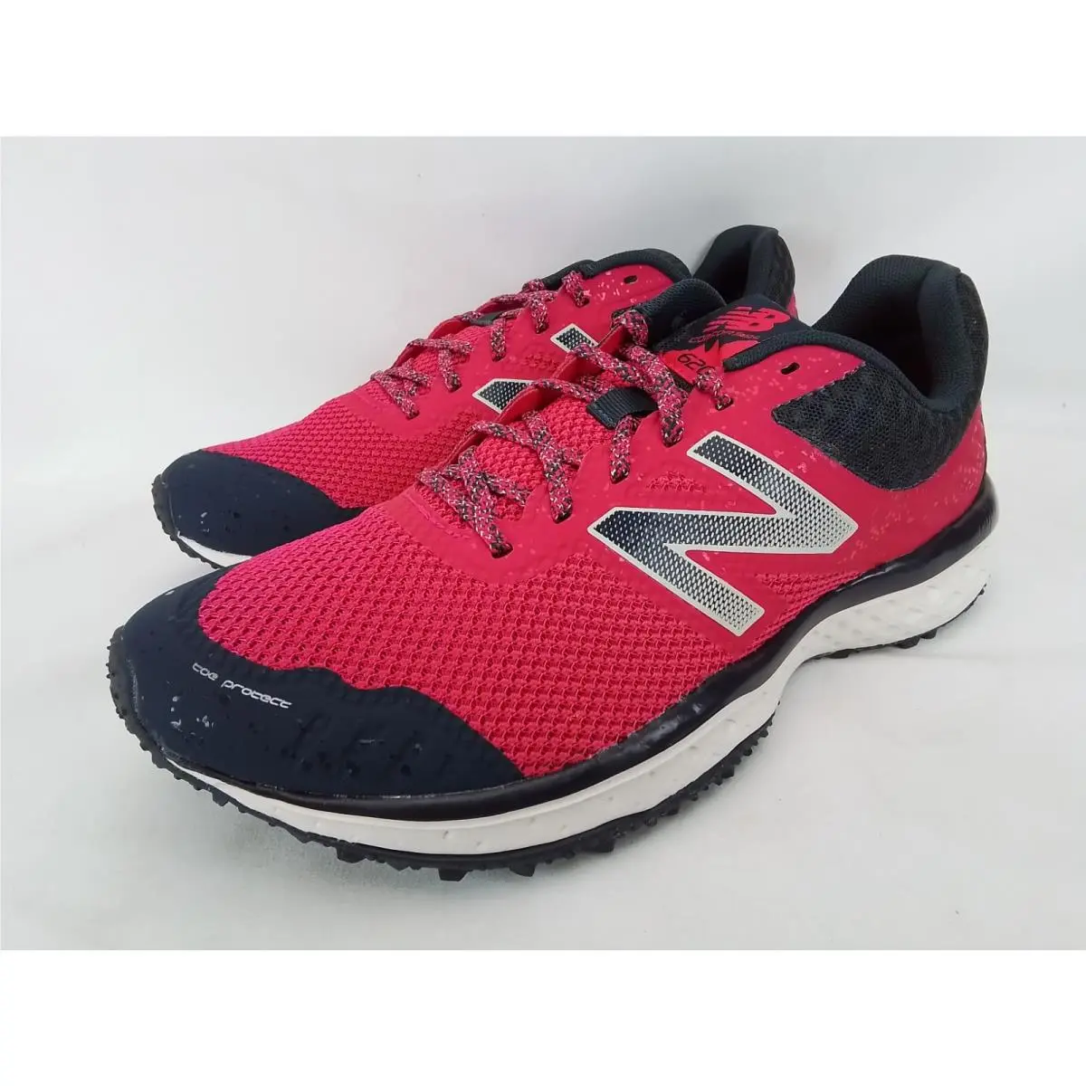 New Balance Trail Running WT620LZ2 Women`s Size 9.5 US