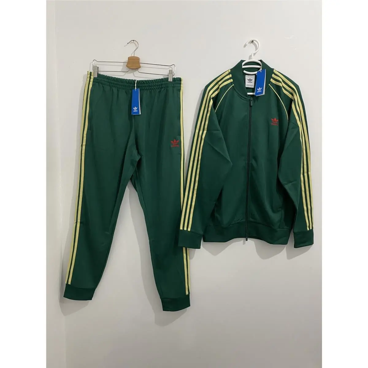 Adidas clothing - Collegiate Green Powder Yellow 0
