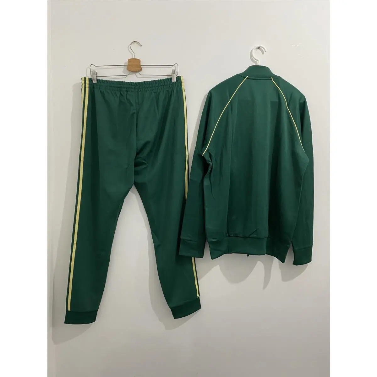 Adidas clothing - Collegiate Green Powder Yellow 1