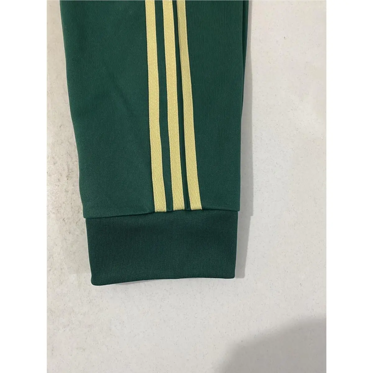 Adidas clothing - Collegiate Green Powder Yellow 6