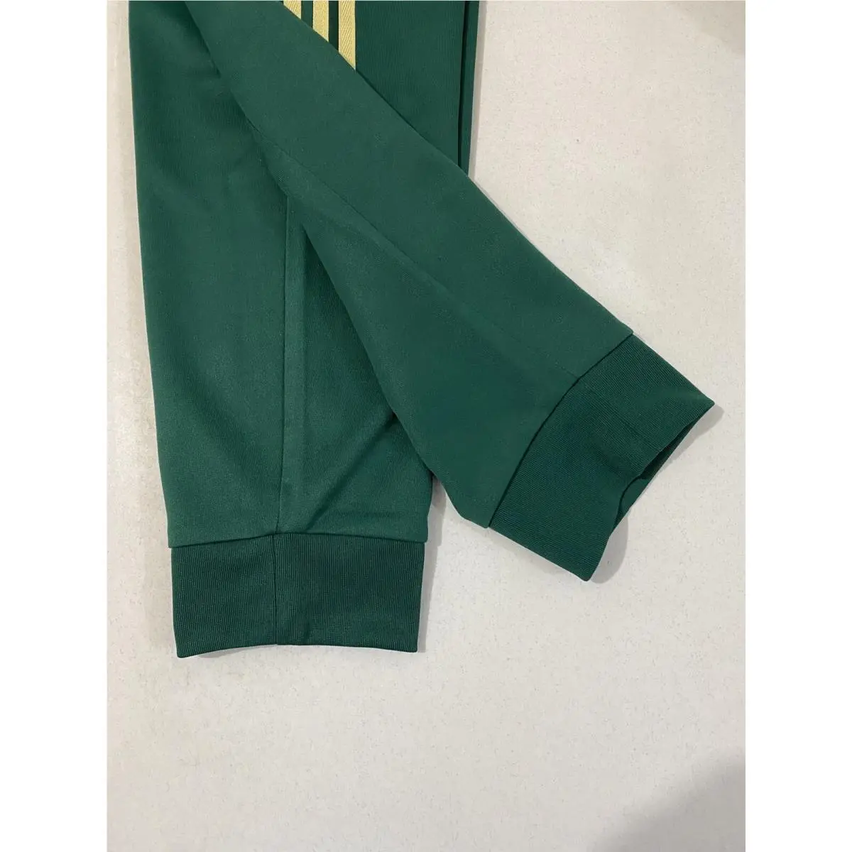 Adidas clothing - Collegiate Green Powder Yellow 7
