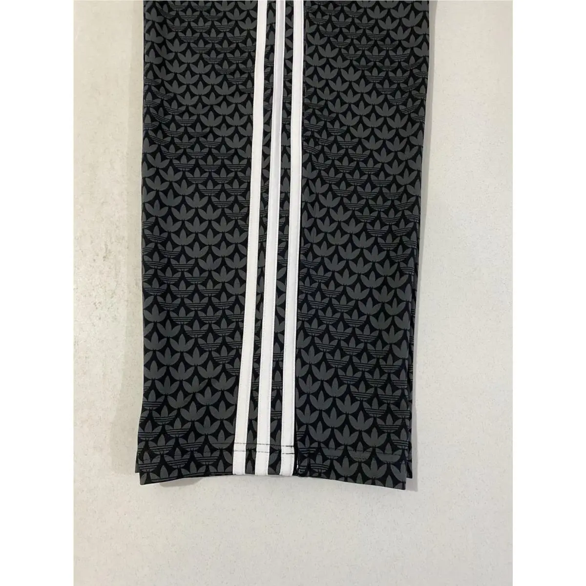 Adidas clothing - Black 5
