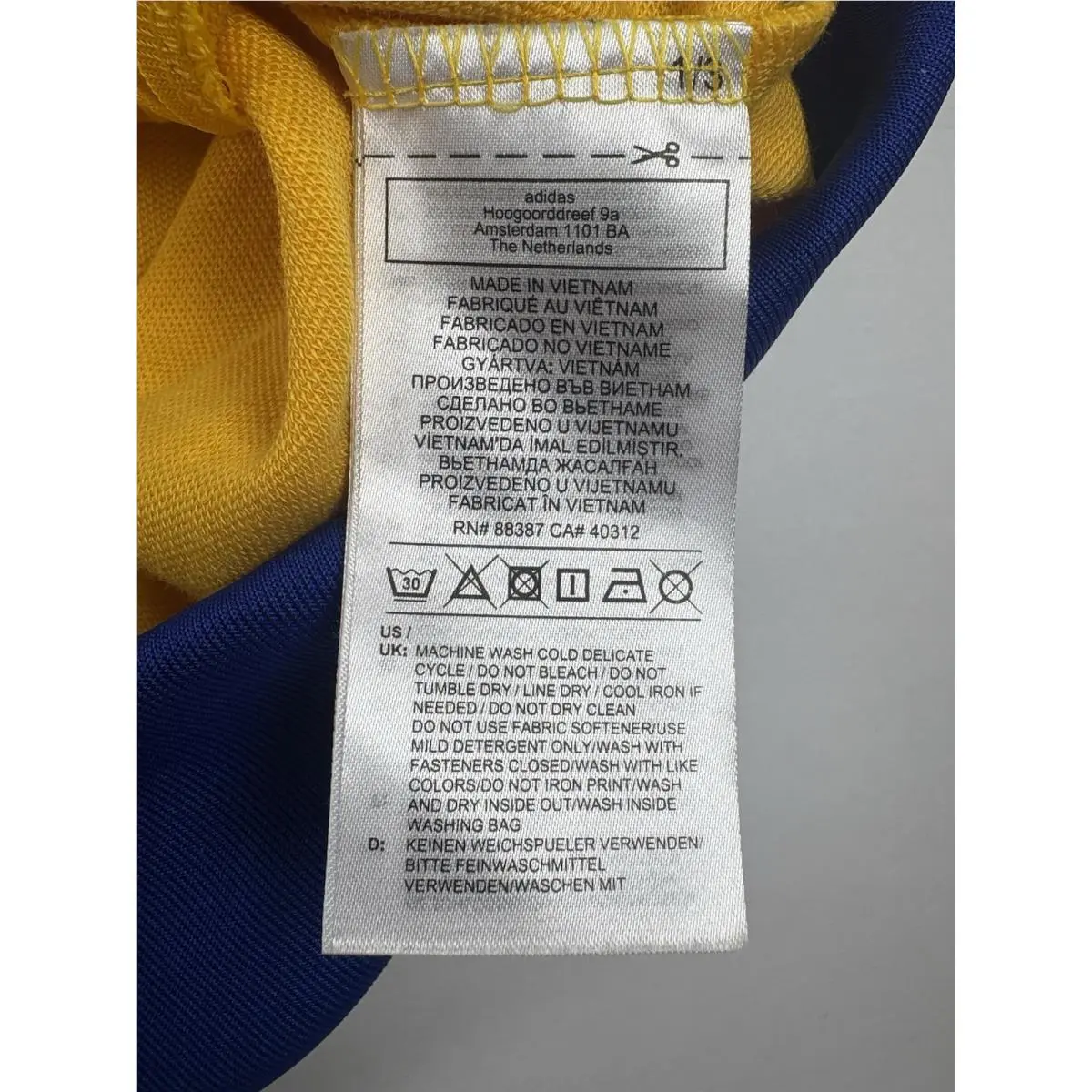 Adidas clothing - Gold 12