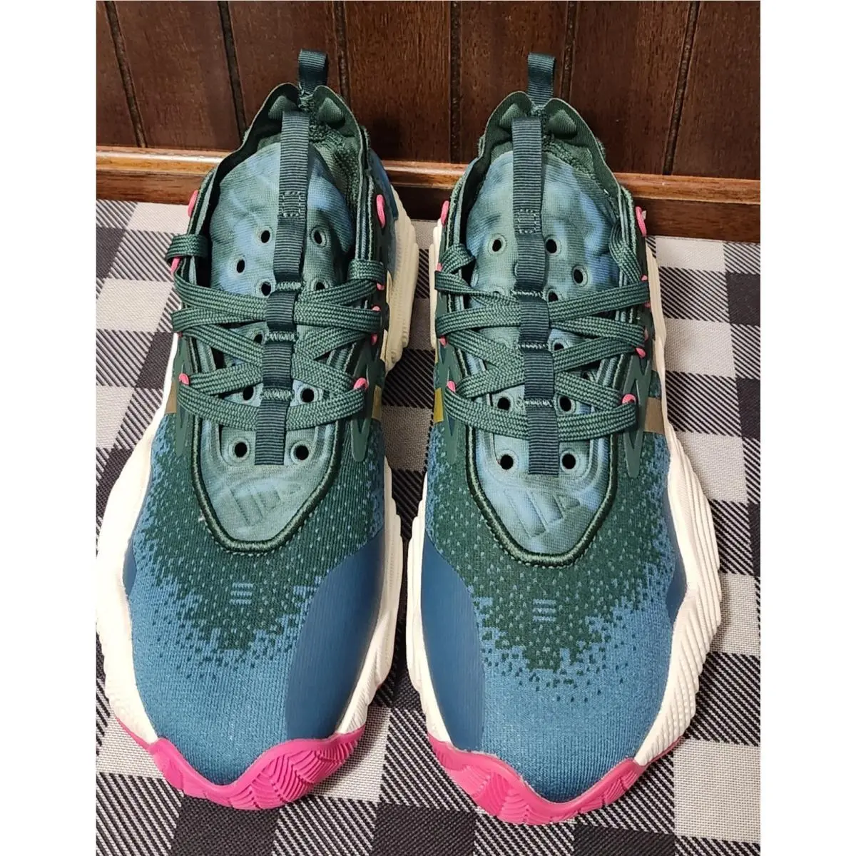 Adidas shoes - TRAE YOUNG ADIDAS 3 - TRAE YOUNG - DARK GREEN/GOLDMT/ARCFUS 8